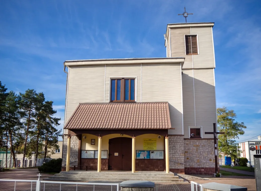 Fasada kościoła św. Teresy od Dzieciątka Jezus przy ul. Krochmalnej w Lublinie