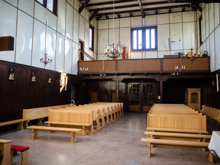 Wnętrze kościoła z widokiem na chór