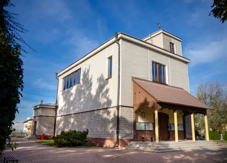 Widok kościoła św. Teresy od strony otoczenia